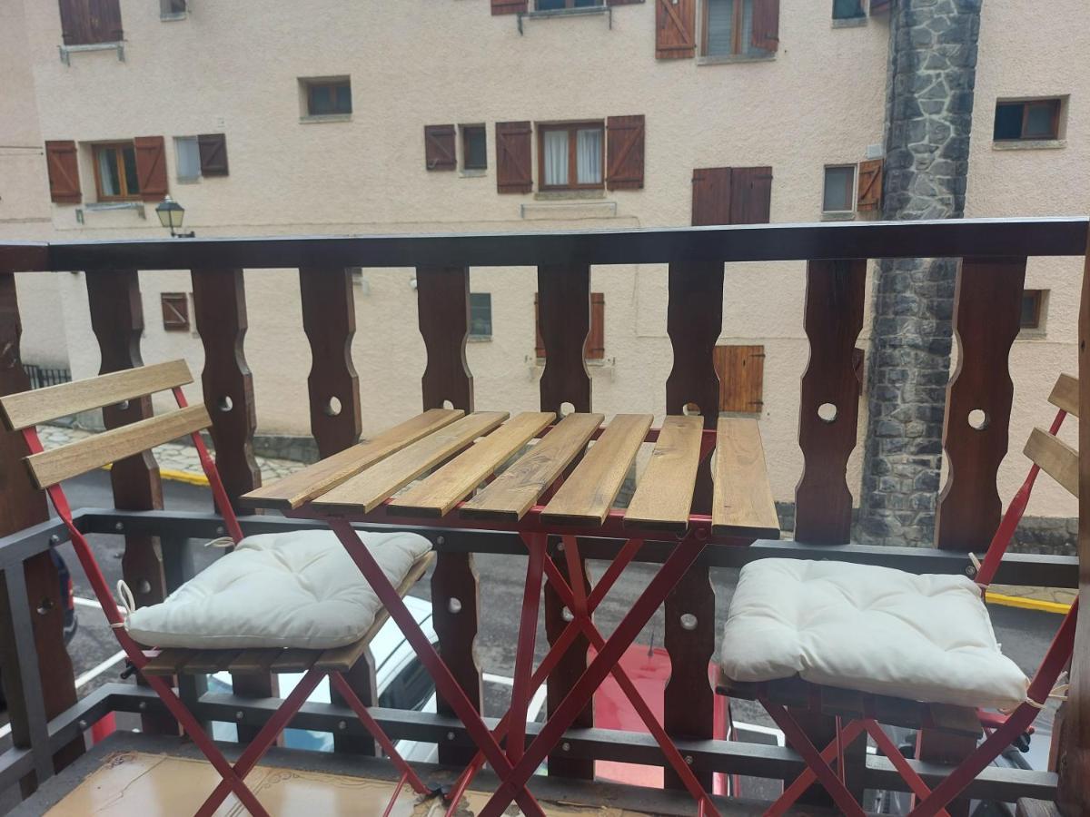 Casa Bihotz - Bonito Y Centrico Apartamento Con Garaje En Sallent 萨连特加列戈 外观 照片