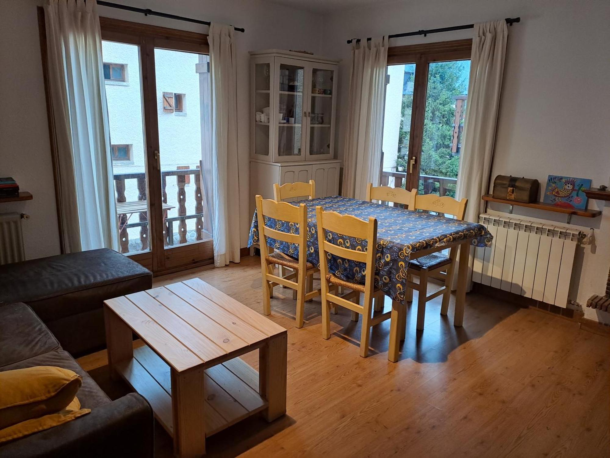 Casa Bihotz - Bonito Y Centrico Apartamento Con Garaje En Sallent 萨连特加列戈 外观 照片